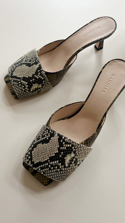 WANDLER Kitten Heels