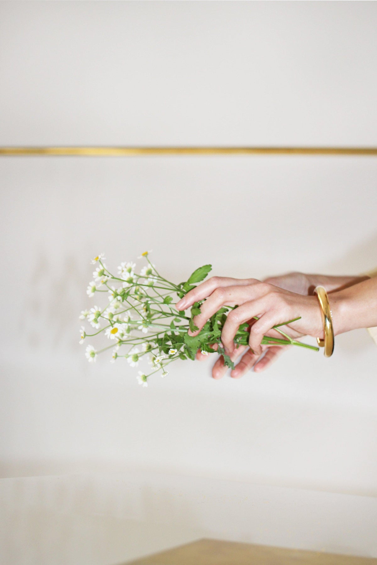 SASKIA DIEZ Gold Bold Bangle - The Good Store Berlin