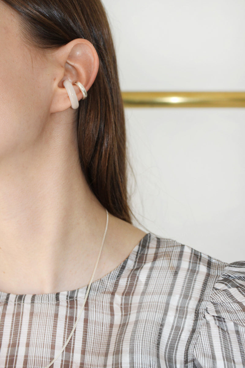 SASKIA DIEZ Mother of Pearl Earcuff – The Good Store Berlin