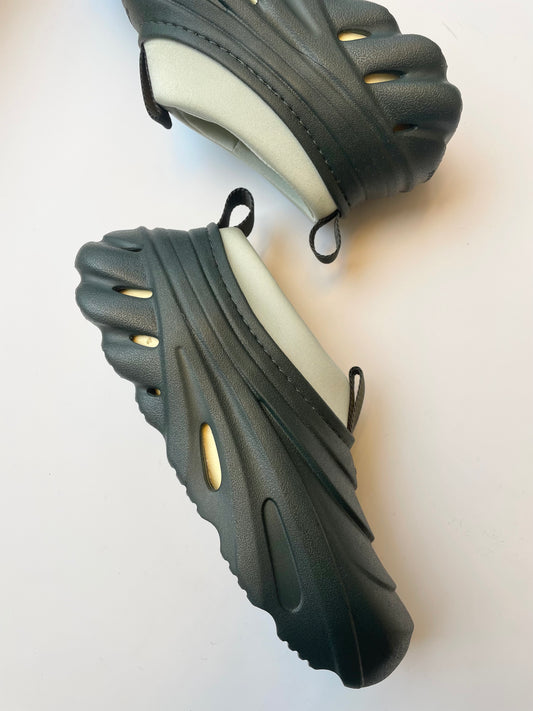 CROCS Slip-On Sneaker