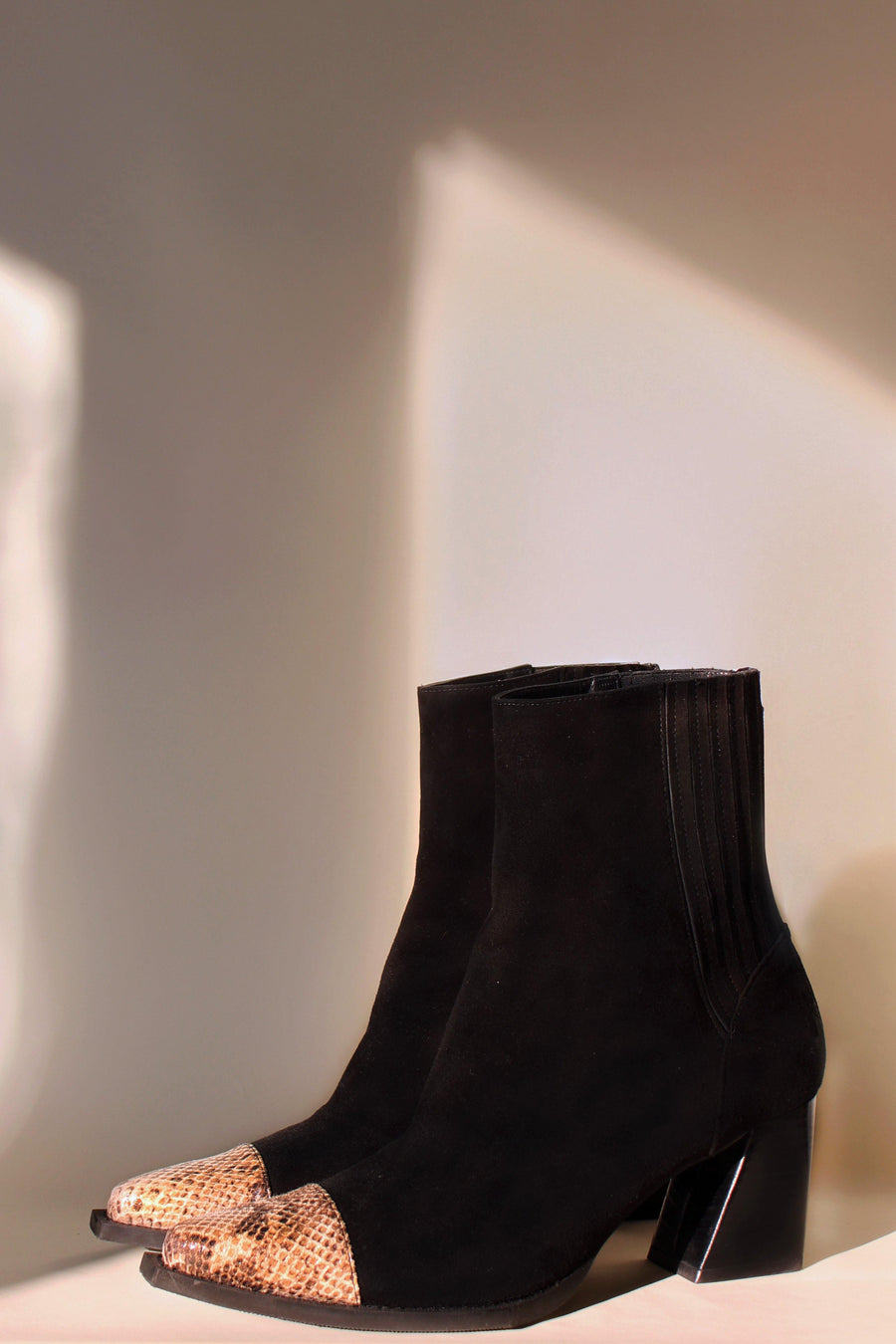 FLATTERED Boots - The Good Store Berlin