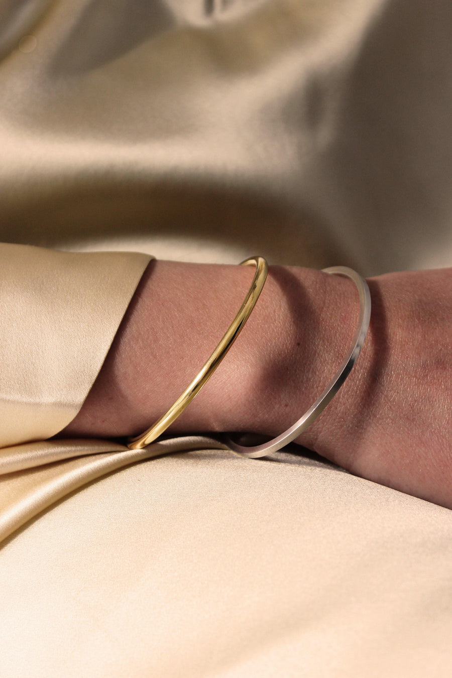 KIKI DIETERLE Simple Bangle Round Wire gold plated - The Good Store Berlin