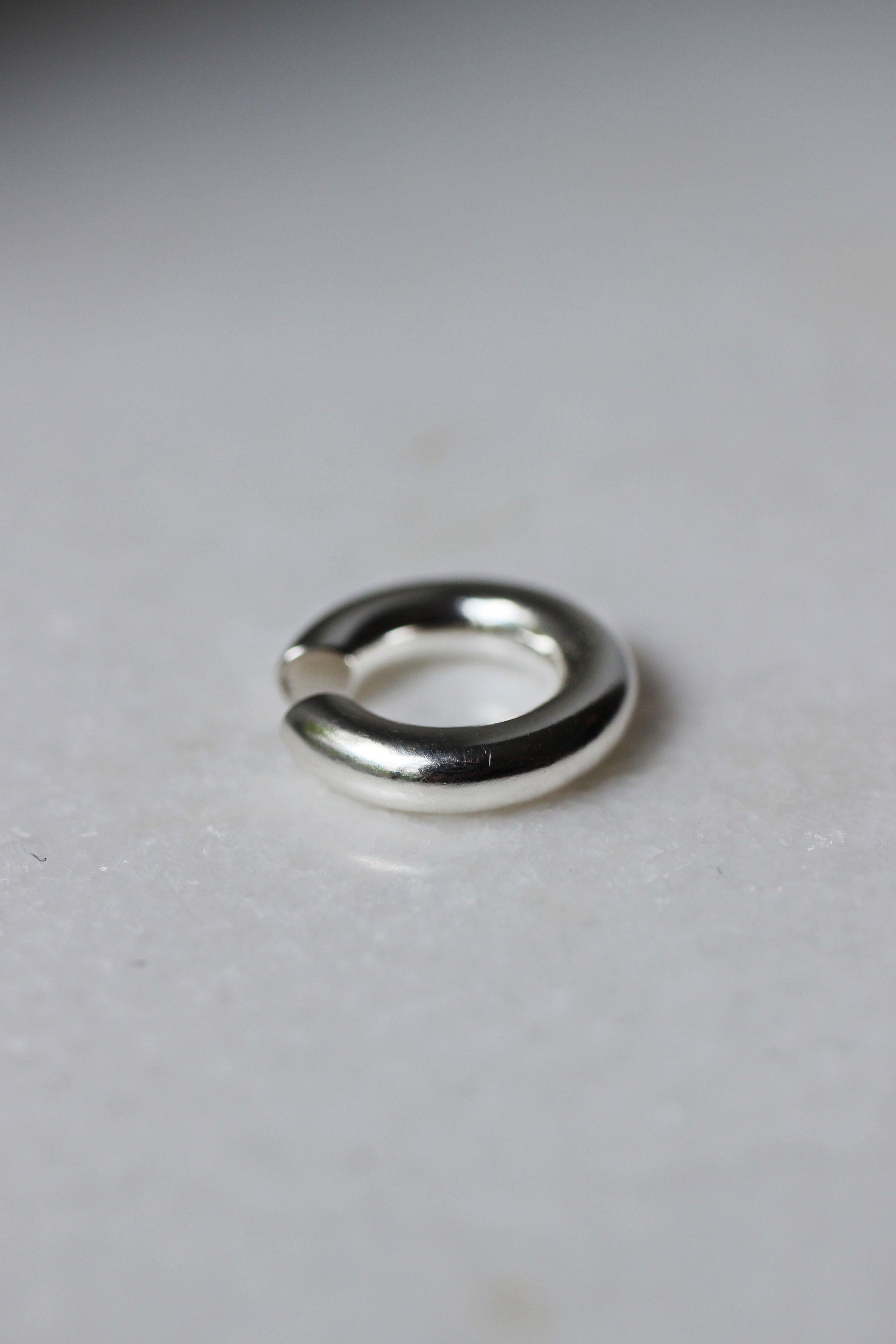 SASKIA DIEZ - BOLD EARCUFF SILVER - The Good Store Berlin