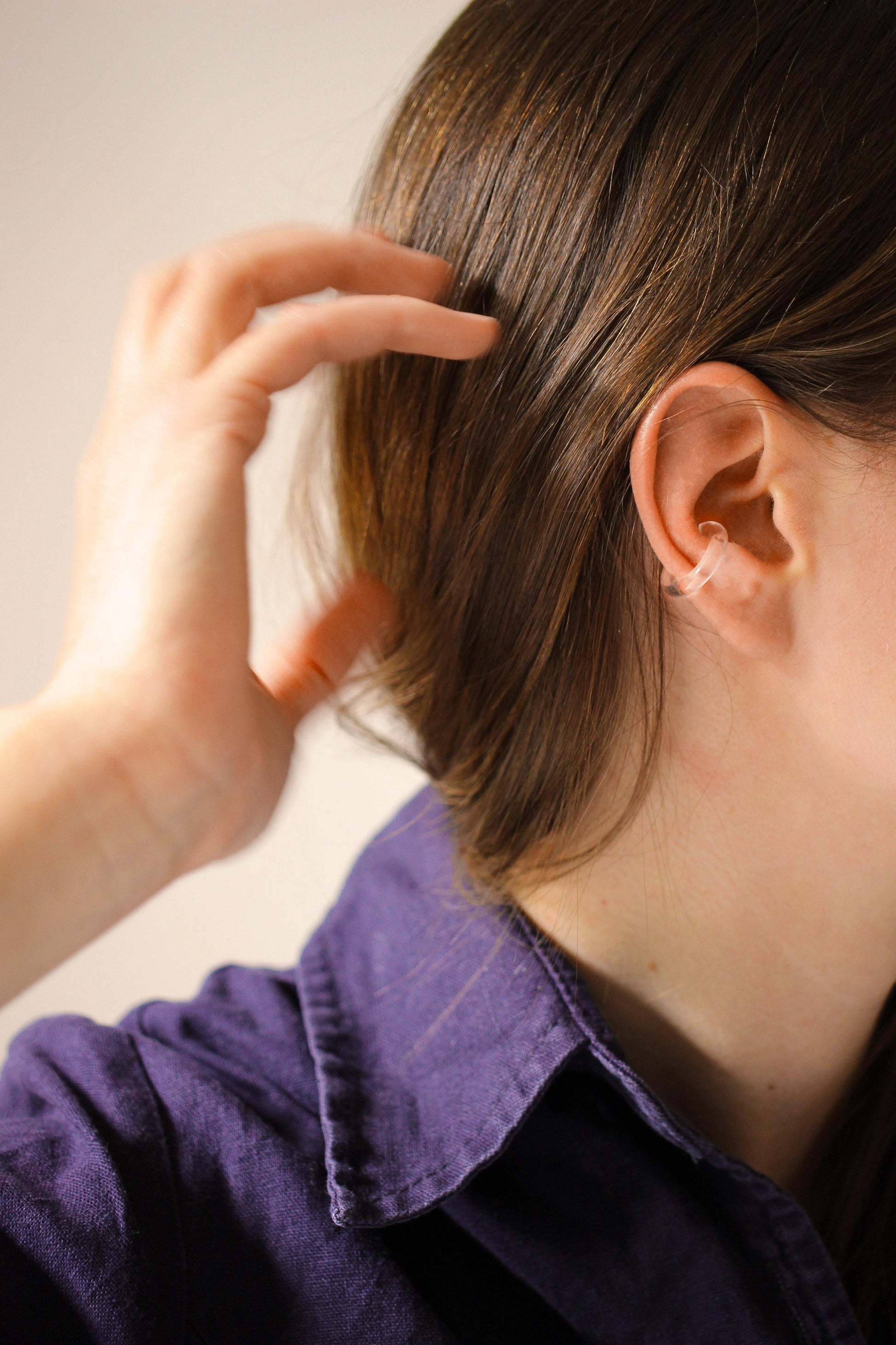 SASKIA DIEZ - SEMIPRECIOUS CRYSTAL EARCUFF - The Good Store Berlin