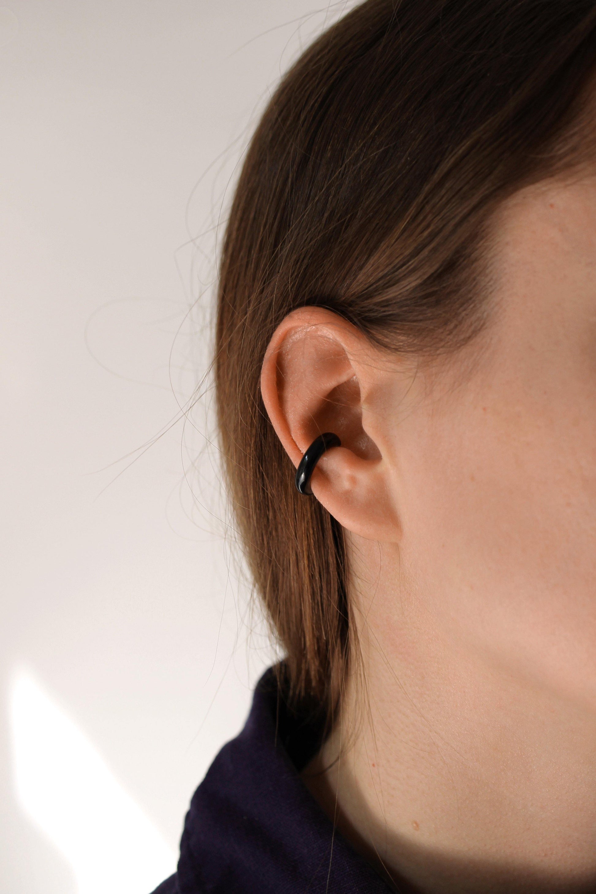 SASKIA DIEZ - SEMIPRECIOUS BLACK EARCUFF - The Good Store Berlin