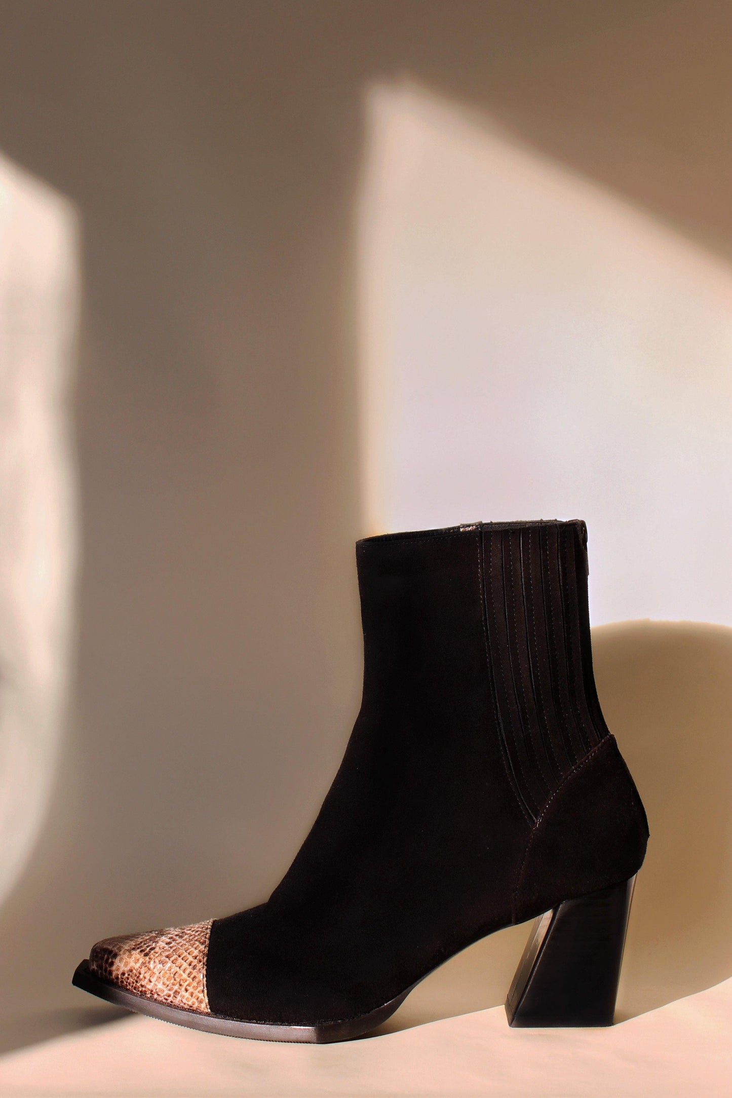 FLATTERED Boots - The Good Store Berlin